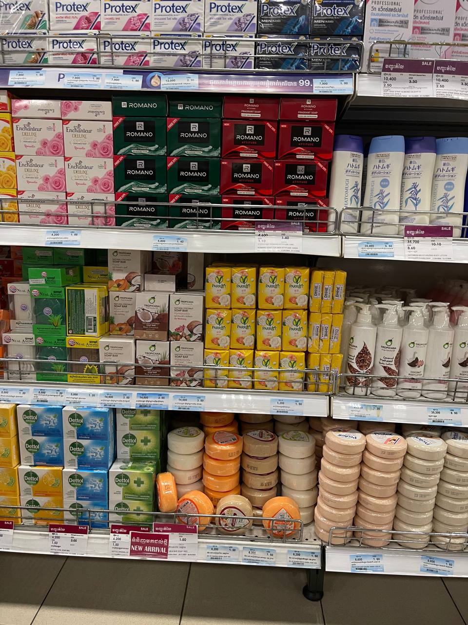 Modern Trade Distribution of Cellox and Hygienist Products by BJC at Makro Cambodia - Image 36